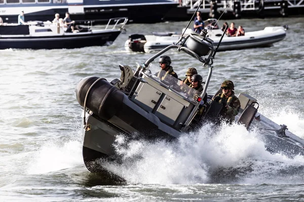 Bateau Rapide Avec Les Marines Hollandais Lors Une Démonstration Assaut — Photo