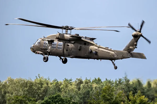 アメリカ陸軍シコルスキーUh 60Mオランダの空軍基地に到着したブラックホークヘリコプター 2020年6月6日 — ストック写真