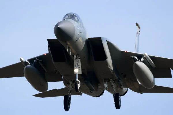 Amerikan Hava Kuvvetleri Eagle Savaş Uçağı Leeuwarden Hava Üssüne Yaklaşıyor — Stok fotoğraf