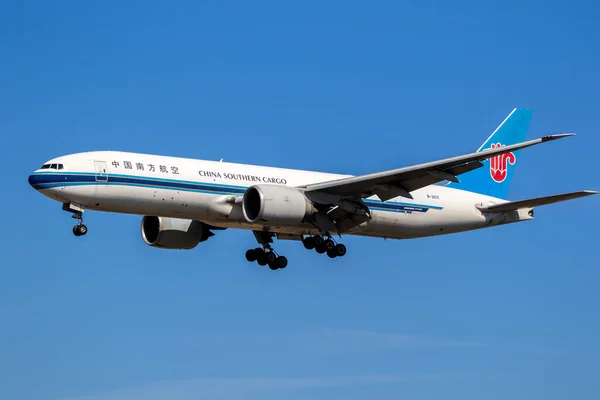 China Southern Airlines Cargo Boeing 777 Avión Transporte Que Llega — Foto de Stock