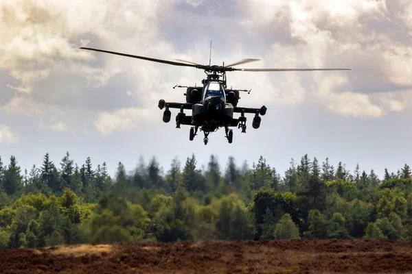 Boeing Apache Saldırı Helikopteri Havada Süzülüyor Veluwe Hollanda Eylül 2022 — Stok fotoğraf