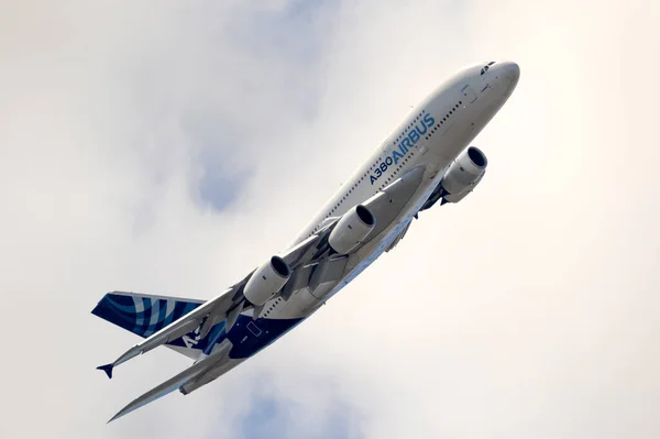 Airbus A380 Double Decker Passenger Plane Flight Paris Air Show — Stock Photo, Image
