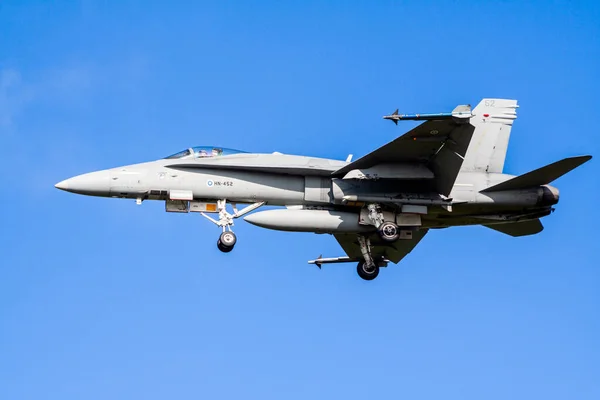 Finse Luchtmacht 18C Hornet Straaljager Komt Aan Vliegbasis Leeuwarden Leeuwarden — Stockfoto