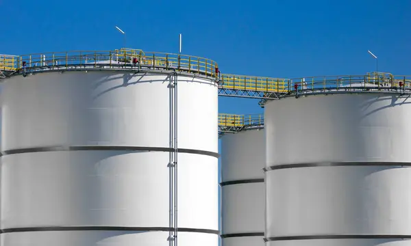 Grote Benzinetanks Een Petrochemische Fabriek Stockfoto