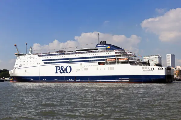 Oフェリー 世界港湾の日にハル旅客と貨物船のMsプライド ロッテルダム オランダ 2012 ストック画像