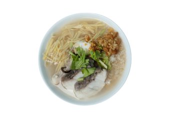 Esmer pirinç ve levrek lapası, yalıtılmış beyaz arka planda levrek lapası..