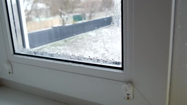 Вікна Мокре Вікно Спітнілі Вибіркове Фокусування Зима — стокове відео