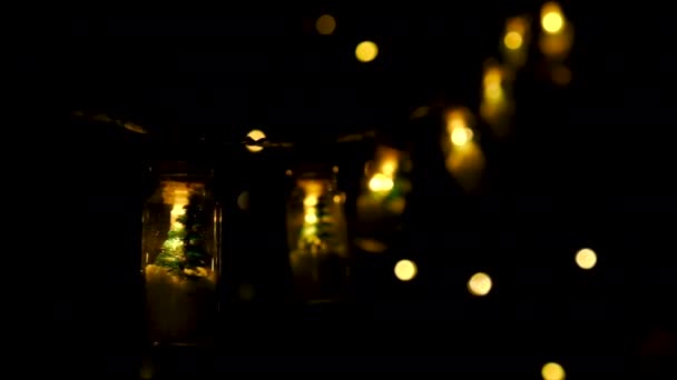 Рождественская Гирлянда Дереве Ночью Избирательный Фокус Праздник — стоковое видео