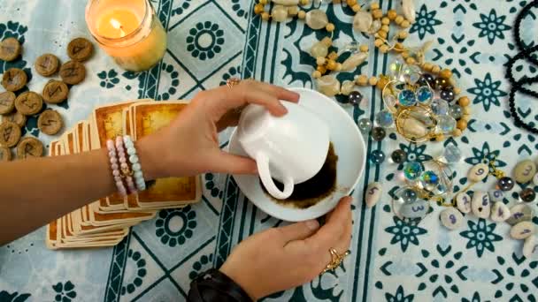 Kahve Falı Falcısına Fal Baktırmak Seçici Odaklanma Yiyecek — Stok video