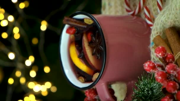 Glühwein Achtergrond Van Kerstboom Selectieve Focus Vakantie — Stockvideo