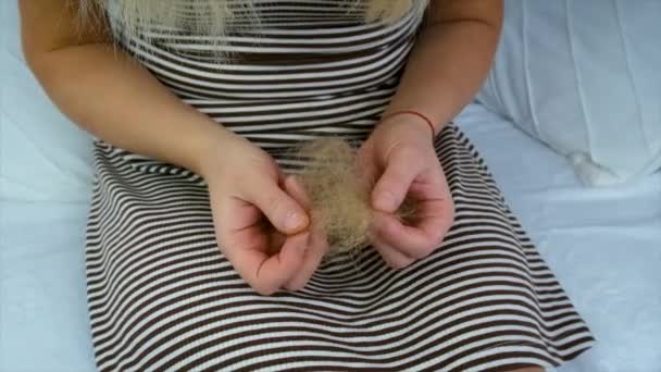 Bir Kadında Saç Kaybı Seçici Odaklanma Nsanlar — Stok video