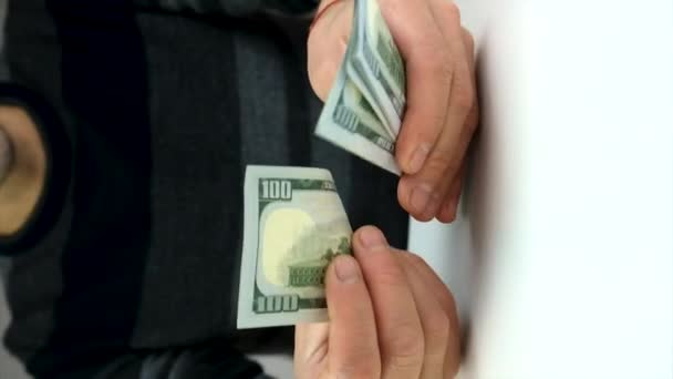 Homem Conta Dólares Nas Mãos Foco Seletivo Pessoas — Vídeo de Stock