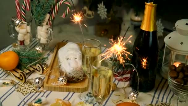 圣诞喷火器在香槟 有选择的重点 — 图库视频影像