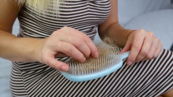 Kehilangan Rambut Pada Seorang Wanita Fokus Selektif Orang — Stok Video