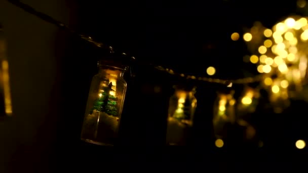 Grinalda Natal Árvore Noite Foco Seletivo Férias — Vídeo de Stock