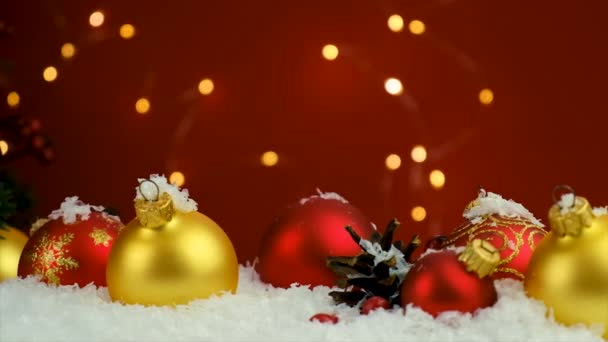 圣诞树背景上的圣诞装饰 有选择的重点 — 图库视频影像