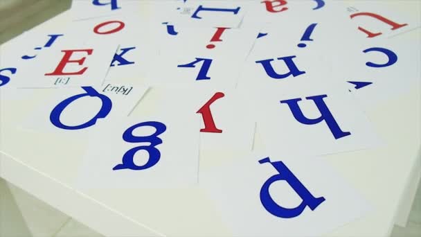 Engelse Kaarten Met Letters Leren Selectieve Focus Wit — Stockvideo