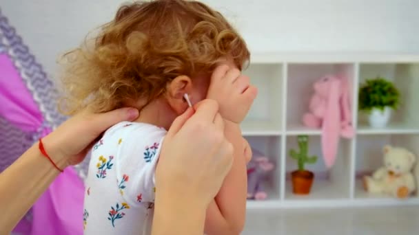 Mother Cleans Ears Child Selective Focus Kid — Stock Video