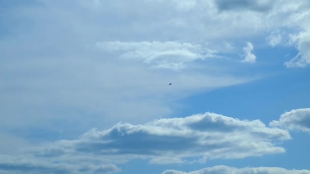 Kampfflugzeug Fliegt Den Himmel Selektiver Fokus Natur — Stockvideo