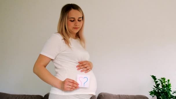 Schwangere Frau Die Das Fragezeichen Sein Wird Selektiver Fokus Niedlich — Stockvideo
