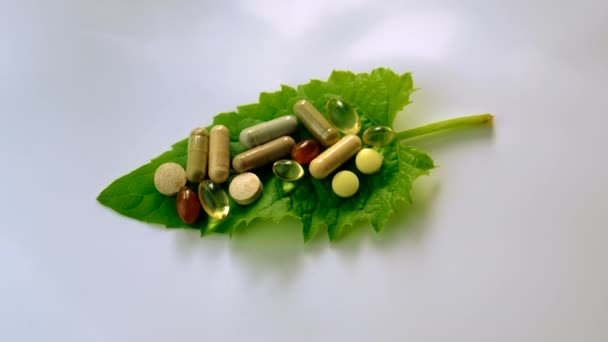 Homeopatía Deja Tabletas Cápsulas Enfoque Selectivo Naturaleza — Vídeo de stock