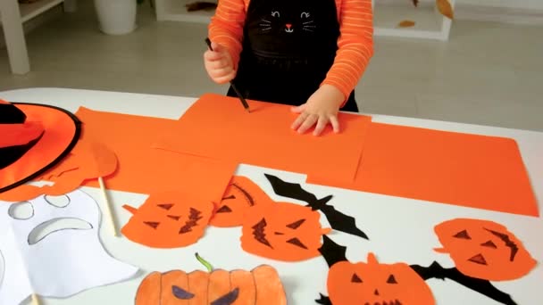 Halloween Urlaubskind Und Kürbis Selektiver Fokus Glücklich — Stockvideo