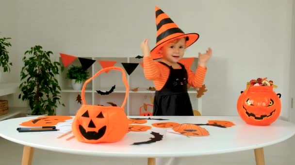 Halloween Świąteczne Dziecko Dynia Wybiórcze Skupienie Szczęśliwy — Wideo stockowe
