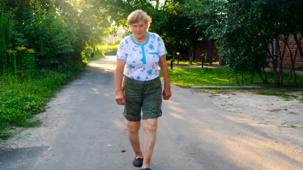 Old Woman Has Knee Pain Selective Focus People — Stock Video