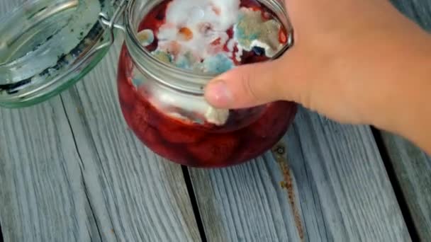 罐子里的果酱发霉了 有选择的重点 — 图库视频影像