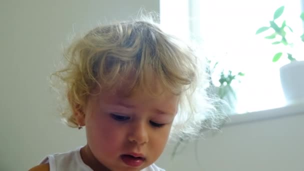 Child Has Swollen Eye Mosquito Bite Selective Focus Kid — Stock Video
