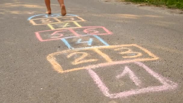 Dzieci Bawią Się Chowanego Zewnątrz Wybiórcze Skupienie Lato — Wideo stockowe