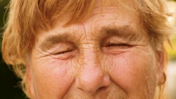 Die Augen Der Alten Frau Schauen Selektiver Fokus Senior — Stockvideo