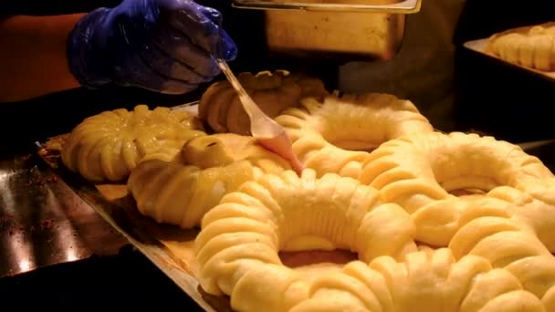 Fırında Çörek Pişirmek Seçici Odaklanma Yiyecek — Stok video