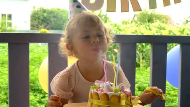 Торт День Народження Дитини Вибірковий Фокус Дитина — стокове відео