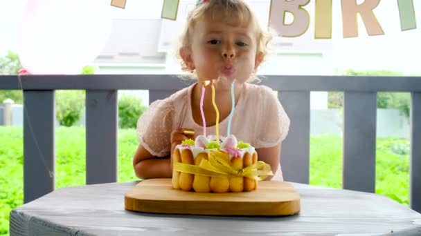 Торт День Народження Дитини Вибірковий Фокус Дитина — стокове відео