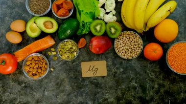 Potasyum içeren farklı gıdalar. Seçici odaklanma. Doğa.