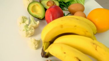 Potasyum içeren farklı gıdalar. Seçici odaklanma. Doğa.