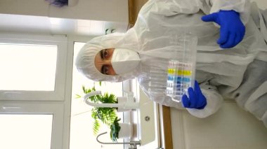 Evden su örneği al. Seçici odaklanma. bilim.