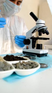 Laboratuvarda toprak testi. Seçici odaklanma. Doğa.