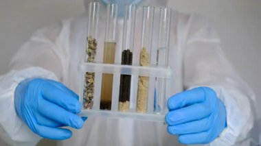 Laboratuvarda toprak testi. Seçici odaklanma. Doğa.