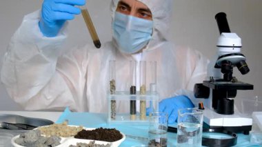 Laboratuvarda toprak testi. Seçici odaklanma. Doğa.