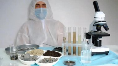 Laboratuvarda toprak testi. Seçici odaklanma. Doğa.