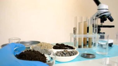 Laboratuvarda toprak testi. Seçici odaklanma. Doğa.