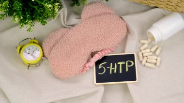 5-HTP uyku takviyesi kapsülleri. Seçici Odaklanma. gece.