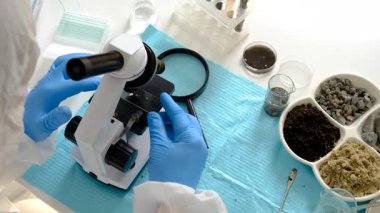 Laboratuvarda toprak testi. Seçici odaklanma. Doğa.