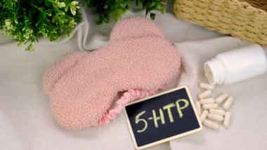 5-HTP uyku takviyesi kapsülleri. Seçici Odaklanma. gece.