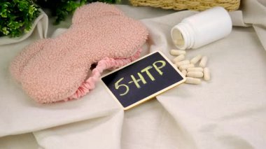 5-HTP uyku takviyesi kapsülleri. Seçici Odaklanma. gece.