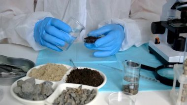 Laboratuvarda toprak testi. Seçici odaklanma. Doğa.