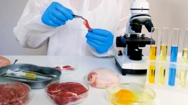 Laboratuvarda eti inceleyin. Seçici odaklanma. Yiyecek..