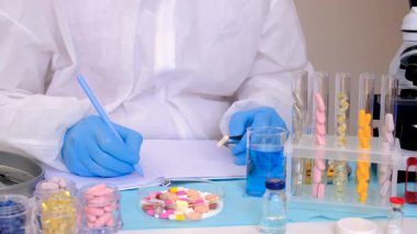 Laboratuvarda incelenecek ilaçlar. Seçici odaklanma. Uyuşturucu.